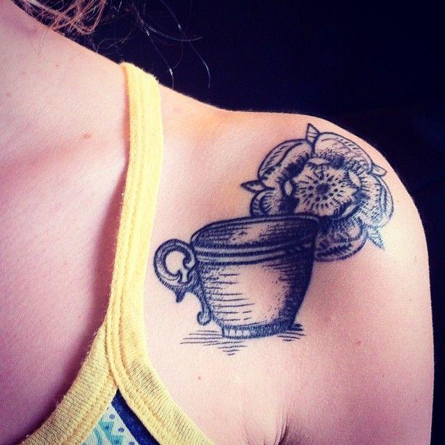 รูปภาพ:http://tattoomagz.com/wp-content/uploads/Wonderful-teacup-shoulder-tattoo.jpeg