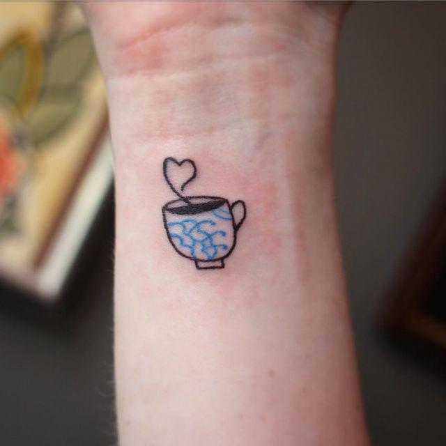 รูปภาพ:https://images.designtrends.com/wp-content/uploads/2016/09/09182201/Tiny-Teacup-Tattoo-on-Wrist.jpg