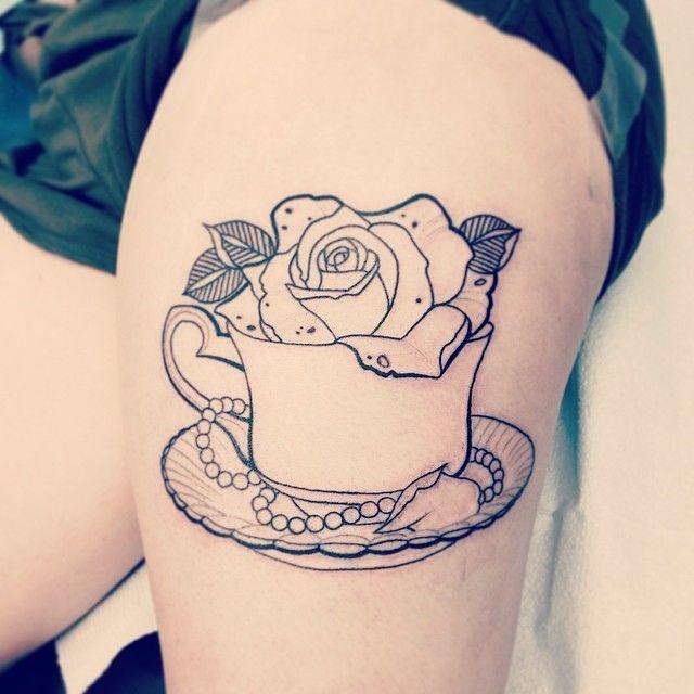 รูปภาพ:https://www.askideas.com/media/54/Outline-Rose-And-Simple-Teacup-Tattoo-On-Left-Thigh.jpg