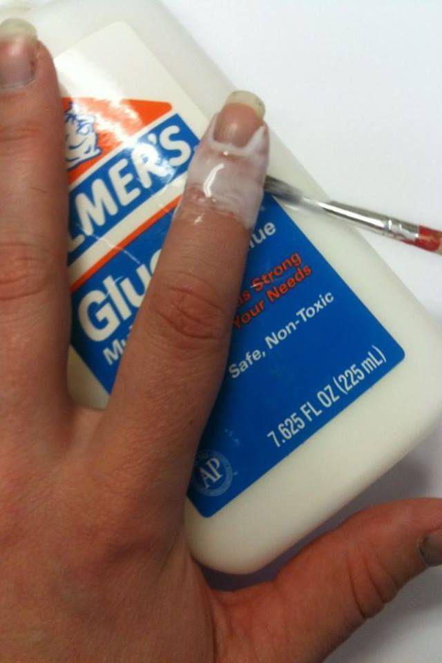 รูปภาพ:http://7beautytips.com/wp-content/uploads/2014/03/elmers-glue-around-nails.jpg