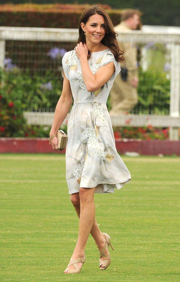 รูปภาพ:http://hbz.h-cdn.co/assets/cm/15/03/54bc52aab99c5_-_hbz-kate-middleton-9-010512-xl.jpg