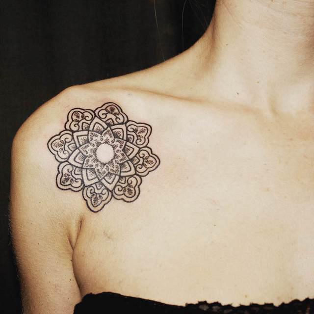 รูปภาพ:https://images.designtrends.com/wp-content/uploads/2015/10/06040246/Mandala-Tattoo-Design-On-Shoulder.jpg