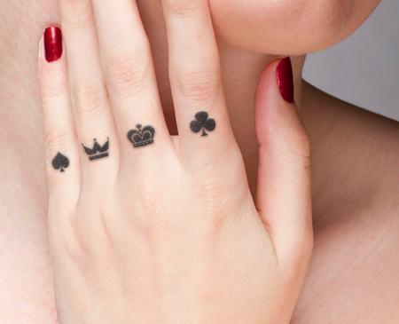 รูปภาพ:http://media.buzzle.com/media/images-en/gallery/unisex-fashion/450-woman-with-poker-crown-tattoo.jpg