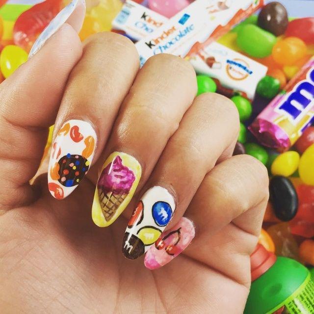 รูปภาพ:https://images.designtrends.com/wp-content/uploads/2016/06/07083816/Awesome-Candy-Nail-Art-Design.jpg