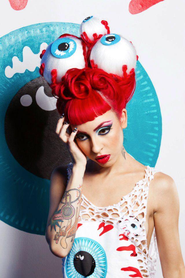 รูปภาพ:https://www.rainbowhaircolour.com/wp-content/uploads/2015/10/Raquel-Reed-eyeballs.jpg