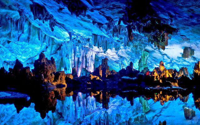 รูปภาพ:http://www.worldfortravel.com/wp-content/uploads/2015/11/China-Reed-Flute-Cave.jpg