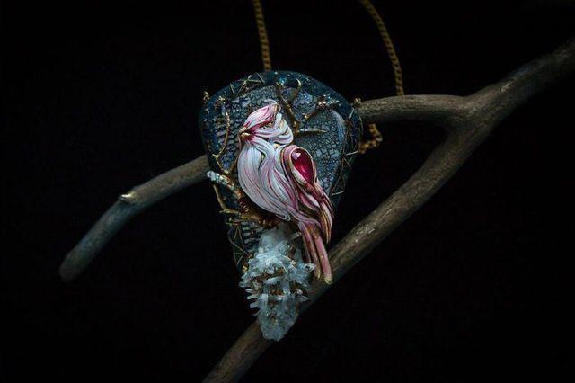 รูปภาพ:http://static.boredpanda.com/blog/wp-content/uploads/2016/10/Magical-jewelry-and-creatures-from-polymer-clay-and-minerals-57f5580d29fec__700.jpg