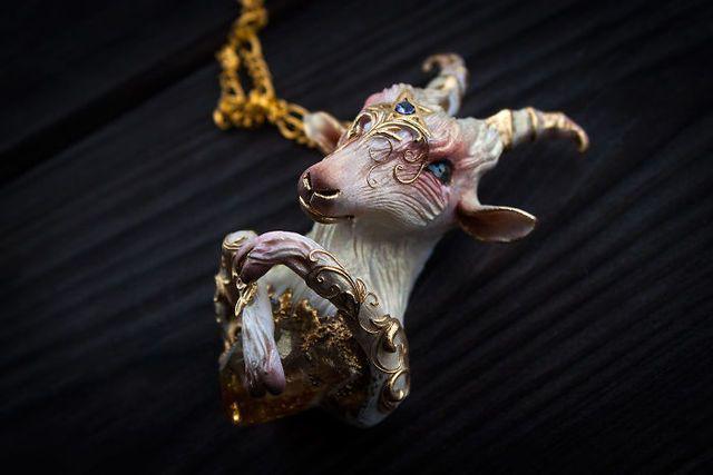 รูปภาพ:http://static.boredpanda.com/blog/wp-content/uploads/2016/10/Magical-jewelry-and-creatures-from-polymer-clay-and-minerals-57f557f9b900b__700.jpg