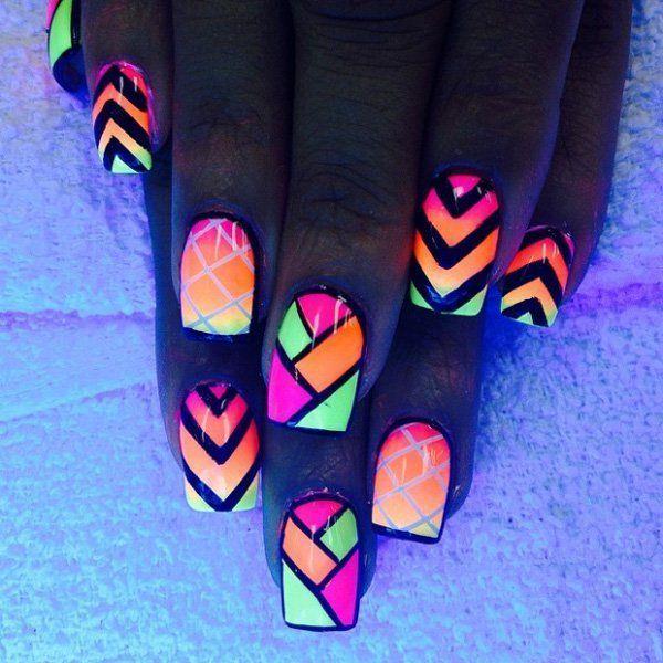 รูปภาพ:http://www.cuded.com/wp-content/uploads/2015/06/glow-nails-10.jpg