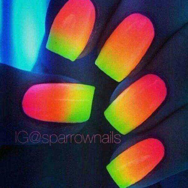 รูปภาพ:http://www.cuded.com/wp-content/uploads/2015/06/glow-nails-7.jpg