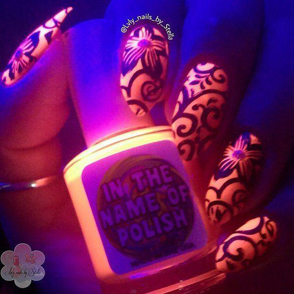 รูปภาพ:http://www.cuded.com/wp-content/uploads/2015/06/glow-nails-9.jpg