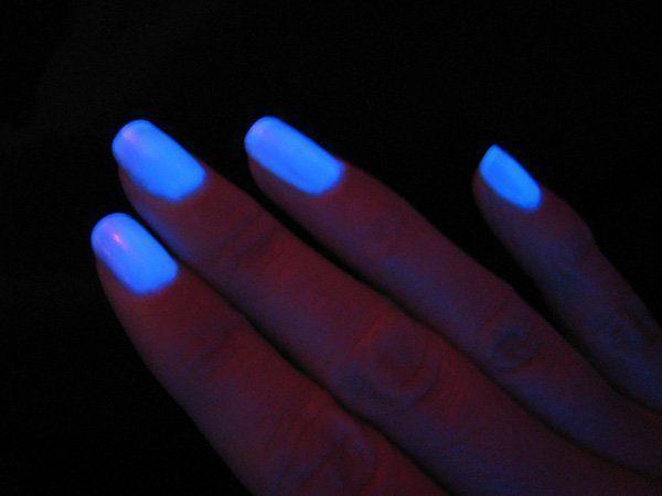รูปภาพ:http://www.cuded.com/wp-content/uploads/2015/06/glow-nails-6.jpg