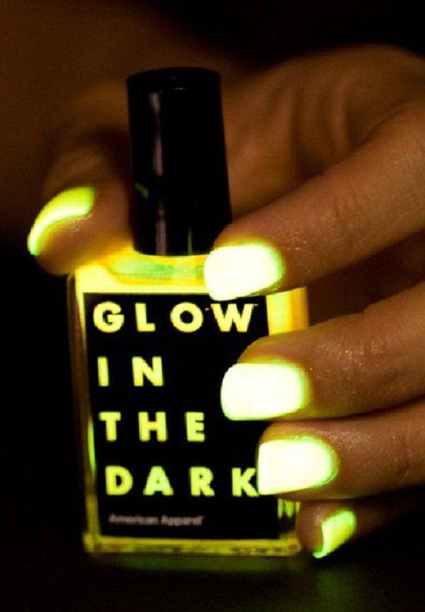 รูปภาพ:http://www.cuded.com/wp-content/uploads/2015/07/Glow-in-the-dark-nail-polish.jpg