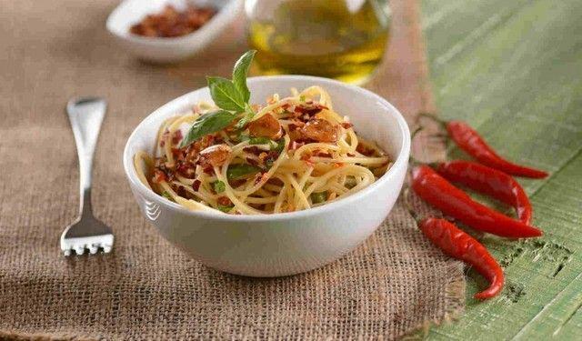 รูปภาพ:http://ms2.iol.it/img_foodnews/org/3/8/8/pasta-aglio-olio-e-peperoncino-750x439_9883.jpg