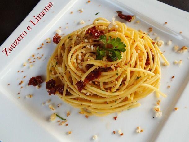 รูปภาพ:http://blog.giallozafferano.it/paola67/wp-content/uploads/2012/10/spaghetti-aglio-olio-pomodori-secchi1.jpg