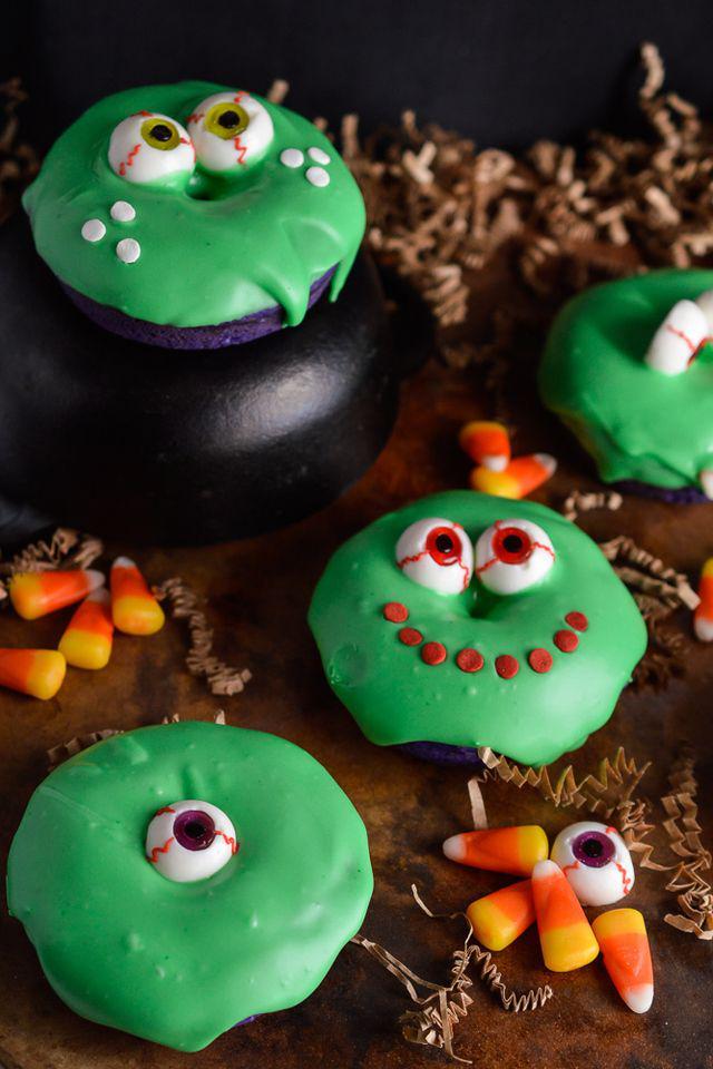 รูปภาพ:http://cf.wonkywonderful.com/wp-content/uploads/2015/10/monster-donuts-3.jpg