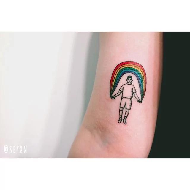 รูปภาพ:http://thetattoosdesigns.com/wp-content/uploads/2016/06/Cute-And-Simple-Rainbow-Colorful-Latest-Tattoos-Collection-Ever-17.jpg