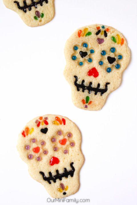 รูปภาพ:http://ghk.h-cdn.co/assets/16/27/480x719/gallery-1467742294-decorated-skull-halloween-sugar-cookies-dia-de-los-muertos-day-of-the-dead-recipe-4.jpg