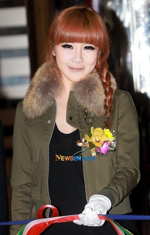 รูปภาพ:http://images4.fanpop.com/image/photos/19900000/Park-Bom-parkbom-19973859-500-783.jpg