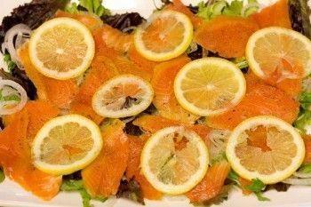 รูปภาพ:http://www.justonecookbook.com/wp-content/uploads/2011/04/Smoked-Salmon-Salad-with-Lemon-Vinaigrette-7-350x233.jpg