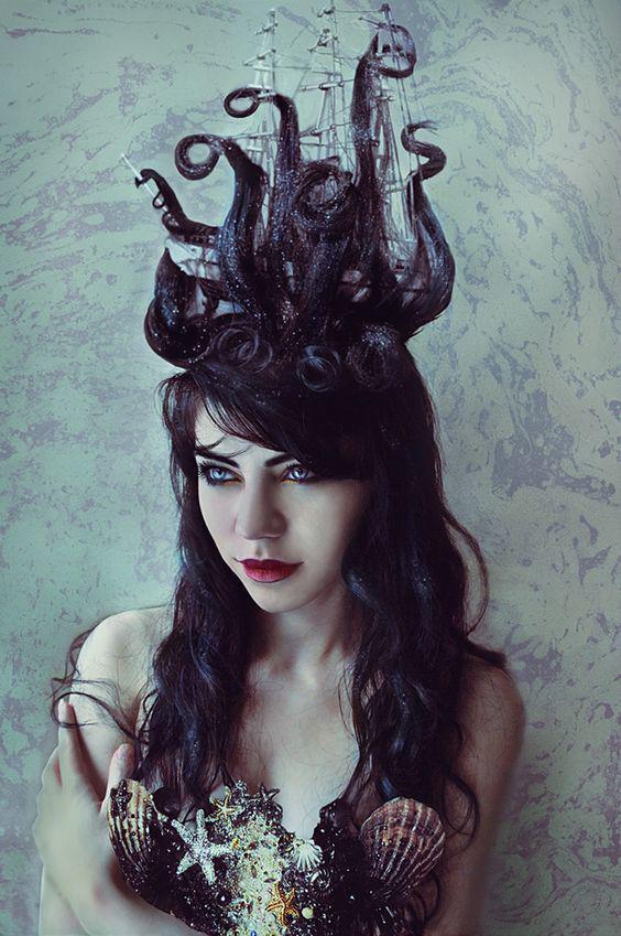 รูปภาพ:http://www.prettydesigns.com/wp-content/uploads/2016/10/Stylish-Halloween-Hair.jpg