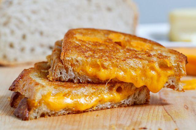 รูปภาพ:http://papapita.com/file/2016/01/The-Perfect-Grilled-Cheese-Sandwich-800-1581.jpg