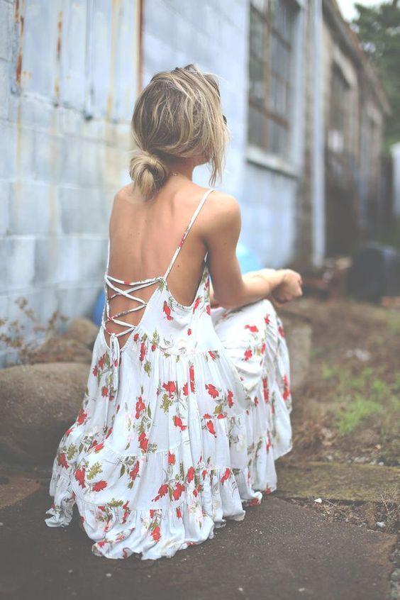 รูปภาพ:http://www.prettydesigns.com/wp-content/uploads/2016/08/Backless-Dress-with-Flower-Patterns.jpg