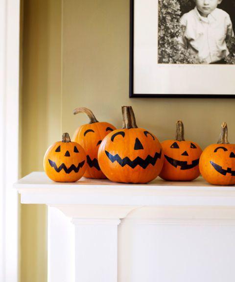 รูปภาพ:http://ghk.h-cdn.co/assets/cm/15/11/480x576/5500113a194e3-halloween-pumpkins-craft-paint-s3.jpg