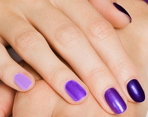 รูปภาพ:http://www.buzzle.com/images/nail-art/purple-ombre-effect.jpg