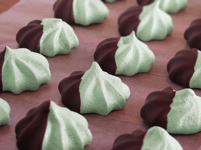 รูปภาพ:http://www.gogetatip.com/wp-content/uploads/2015/09/mint-chocolate-meringue.jpg