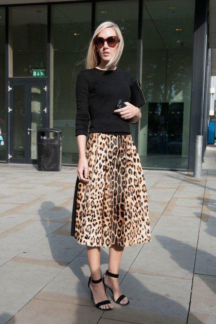 รูปภาพ:http://www.prettydesigns.com/wp-content/uploads/2016/10/Black-Top-and-Leopard-Skirt.jpg