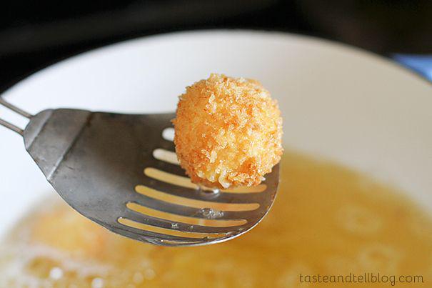รูปภาพ:http://cf.tasteandtellblog.com/wp-content/uploads/2013/12/Fried-Loaded-Mashed-Potato-Balls-recipe-Taste-and-Tell-9.jpg