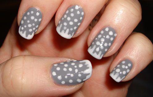 รูปภาพ:https://www.askideas.com/media/81/Gray-And-White-Polka-Dots-Nail-Design-Idea.jpg