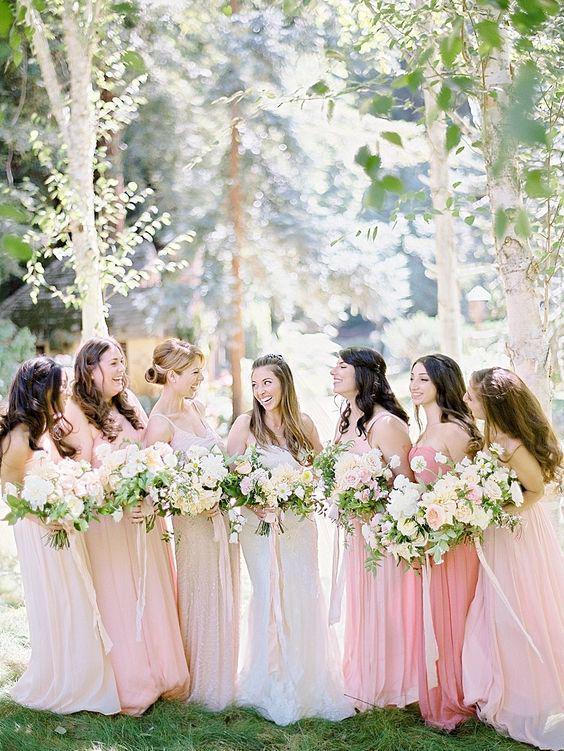 รูปภาพ:http://www.himisspuff.com/wp-content/uploads/2016/04/Pastel-pink-bridesmaid-gowns.jpg