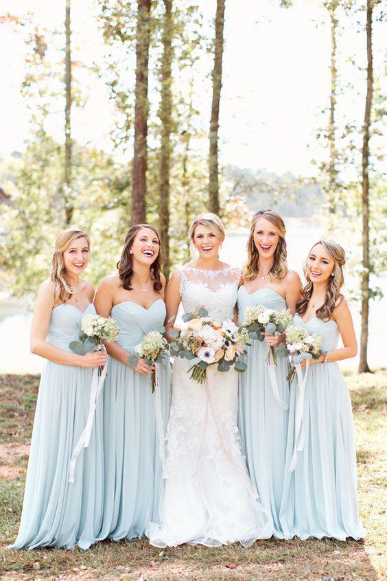 รูปภาพ:http://www.himisspuff.com/wp-content/uploads/2016/04/Pale-blue-bridesmaid-dresses.jpg