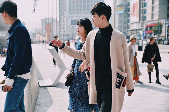 รูปภาพ:http://fuckingyoung.es/wp-content/uploads/2016/10/Seoul-Fashion-Week-SS17_day2_streetstyle_fy28.jpg