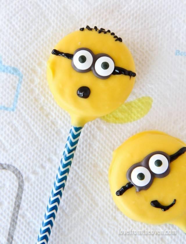 รูปภาพ:http://cf.lovefromtheoven.com/wp-content/uploads/2015/06/Easy-Minion-Cookies-19-650x853.jpg