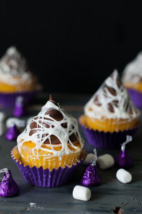 รูปภาพ:http://toc.h-cdn.co/assets/16/29/480x720/halloween-desserts-cupcake.jpg