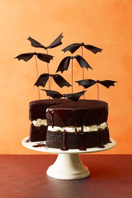รูปภาพ:http://toc.h-cdn.co/assets/16/29/halloween-desserts-bat-cake.jpg