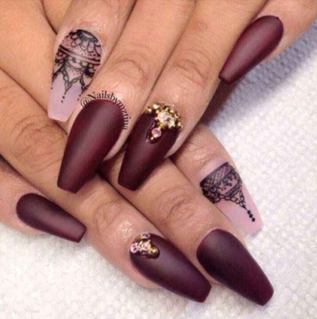 รูปภาพ:https://nails10.files.wordpress.com/2015/12/wine-red-nails-27.jpg