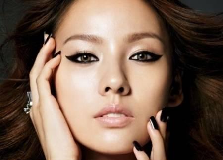 รูปภาพ:http://www.makeuptutorials.org/wp-content/uploads/2013/06/Cat-eyes-tutorial.jpg