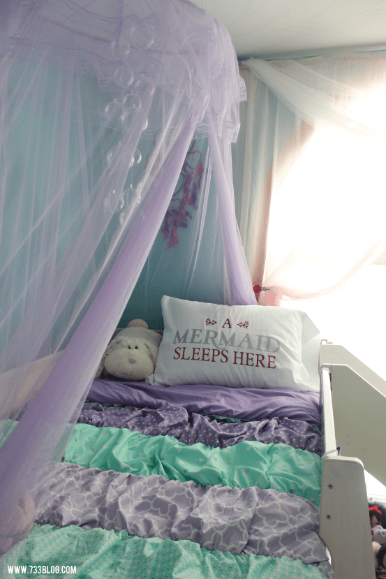 รูปภาพ:http://733blog.com/wp-content/uploads/2015/01/mermaid-sleeps-here-pillow.png