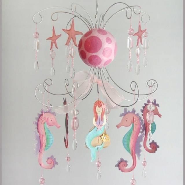 รูปภาพ:http://ynueco.net/wp-content/uploads/2015/04/Lvely-mermaid-ornament-chandelier-for-girls-room.jpg