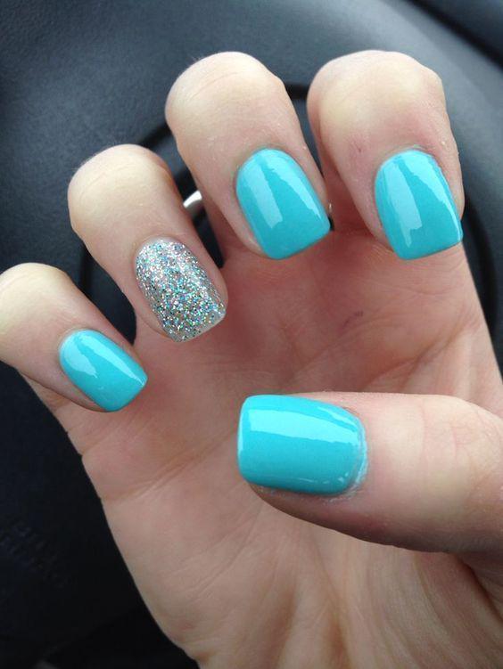 รูปภาพ:http://www.prettydesigns.com/wp-content/uploads/2016/09/Blue-Nails-with-Glitter.jpg