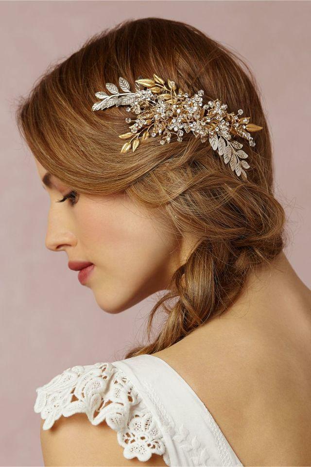 รูปภาพ:http://weddingseve.com/wp-content/uploads/2014/07/golden-color-bridal-hair-piece.jpg