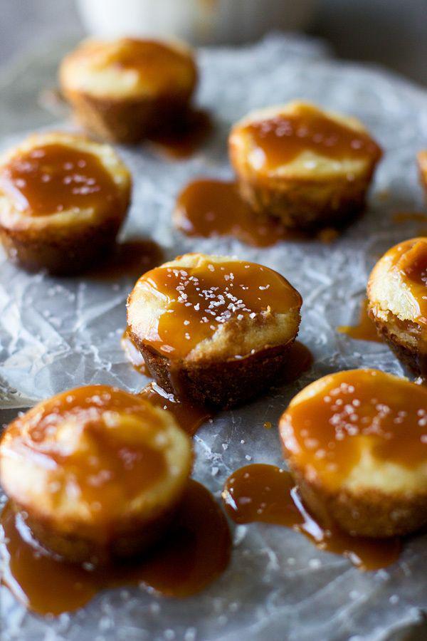 รูปภาพ:http://www.cookingforkeeps.com/wp-content/uploads/2015/11/Mini-Caramel-Apple-Cheesecakes-with-Brown-Butter-Butter-Graham-Cracker-Crust-3.jpg