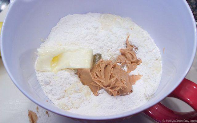 รูปภาพ:http://www.hollyscheatday.com/wp-content/uploads/2016/07/crockpot-peanut-butter-fudge-cake-1-HollysCheatDay.com_-1024x640.jpg