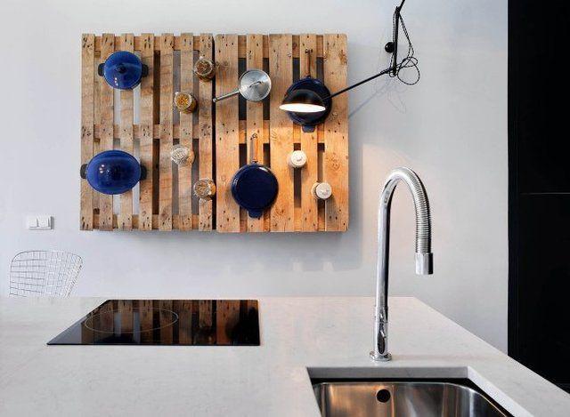 รูปภาพ:http://www.minimalisti.com/wp-content/uploads/2014/05/DIY-wooden-pallets-furniture-ideas-kitchen-shelf.jpg