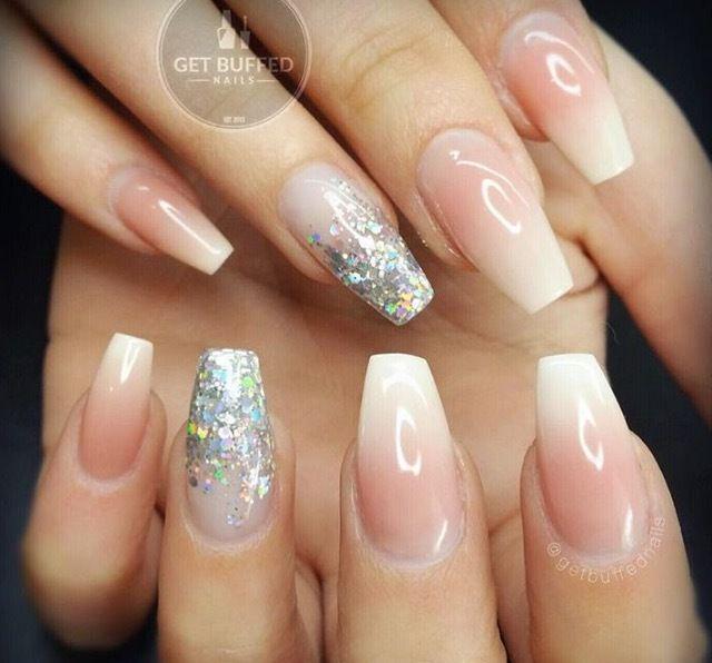 รูปภาพ:http://nailartstyle.com/wp-content/uploads/2016/07/3-clear-nails-with-designs.jpg