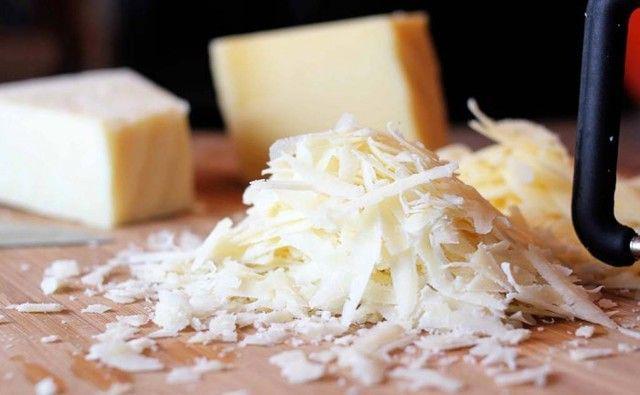 รูปภาพ:http://finedinelove.com/wp-content/uploads/2015/06/Featured-Image-for-FDL-Parmesan-Cheese-700x432.jpg